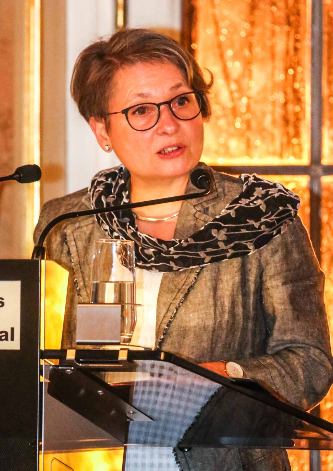 Bettina Limperg bei den Bruchsaler Schlossgesprächen